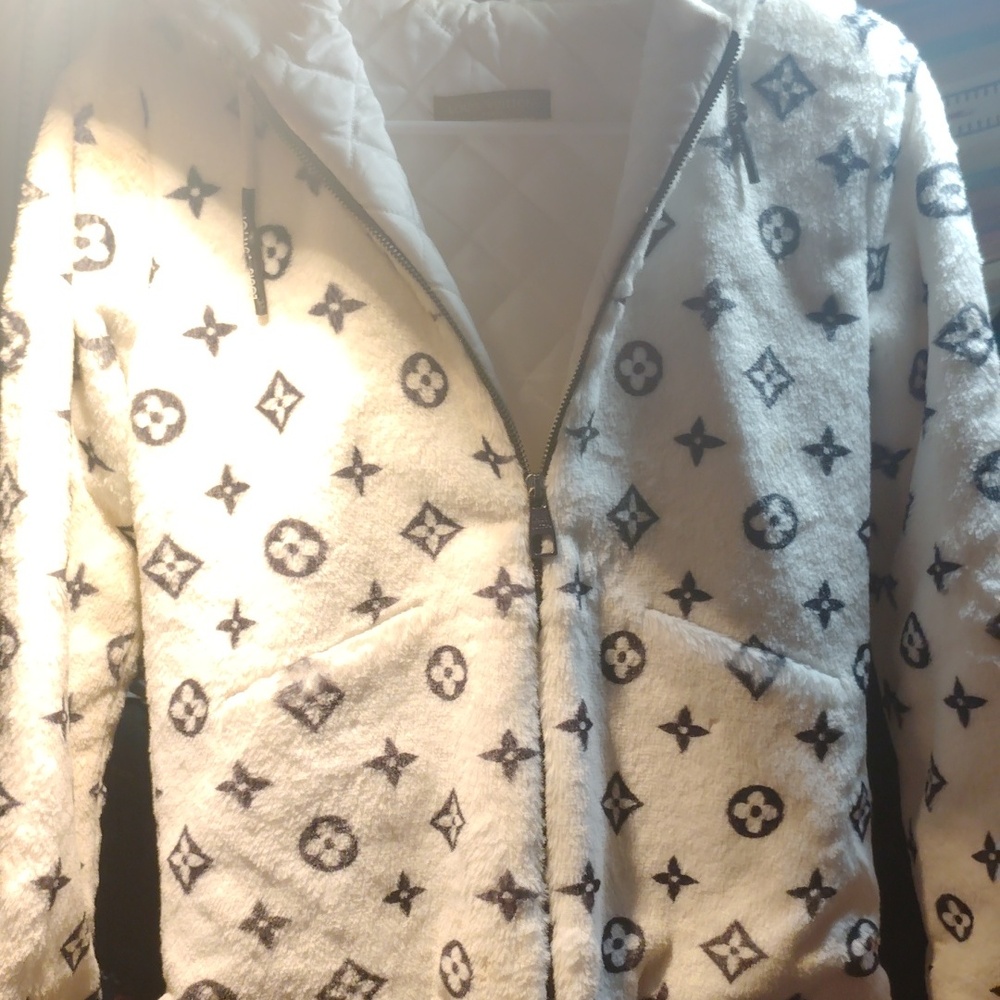 Louis Vuitton White and Black Teddy Jacket - Picture 4 of 4
